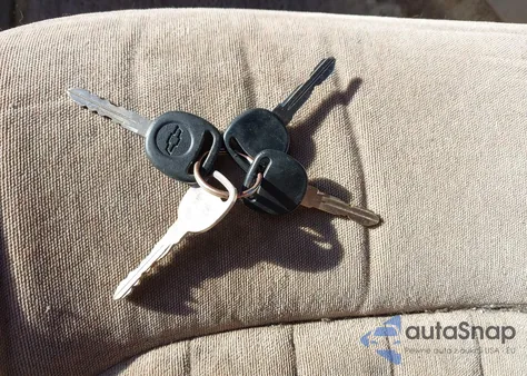 2000 Chevrolet Blazer Ls z USA, uszkodzony, nr VIN 1GNDT13WXY2220915